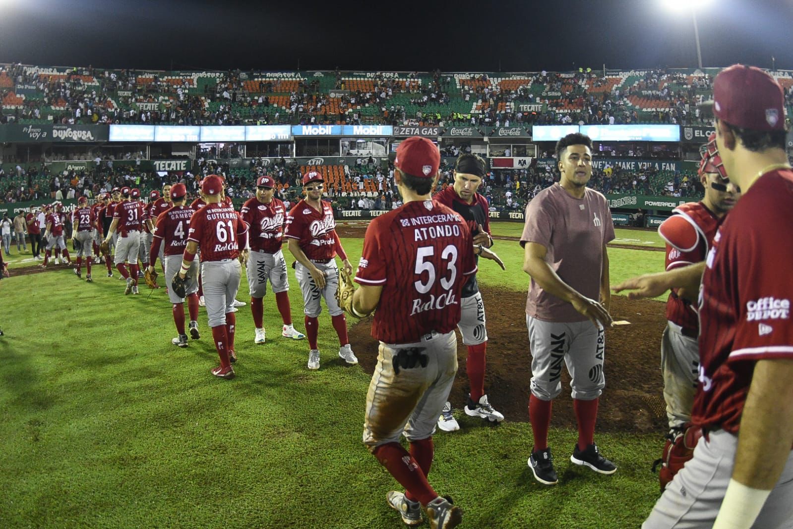 DIABLOS GANA Y TOMA LA DELANTERA 2-1 CON GRAN NOCHE DE SU PITCHEO Y UN JULIÁN ORNELAS ENCENDIDO