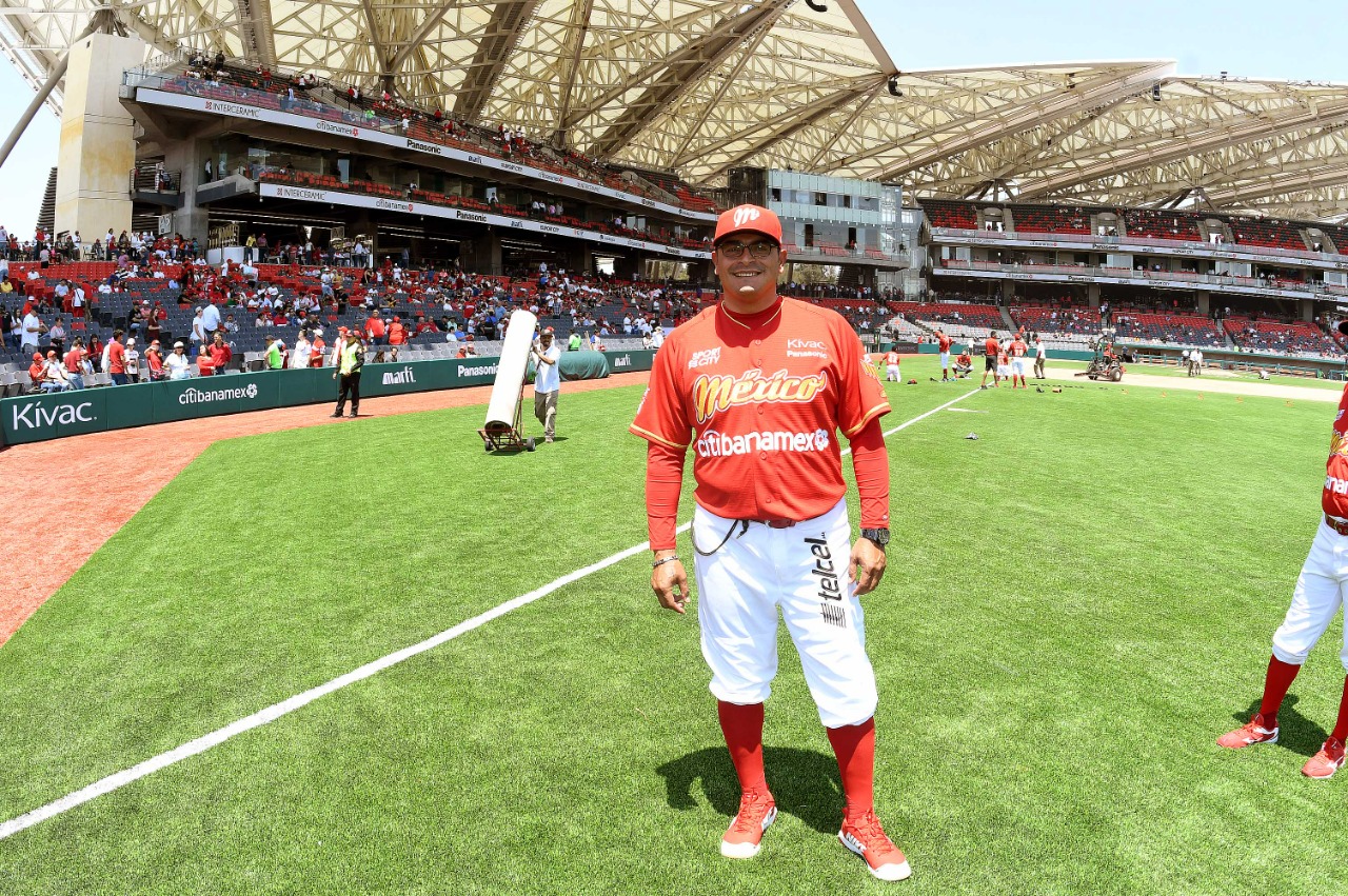 Gerónimo Gil es el manager de los Diablos Rojos en la Liga Invernal Mexicana