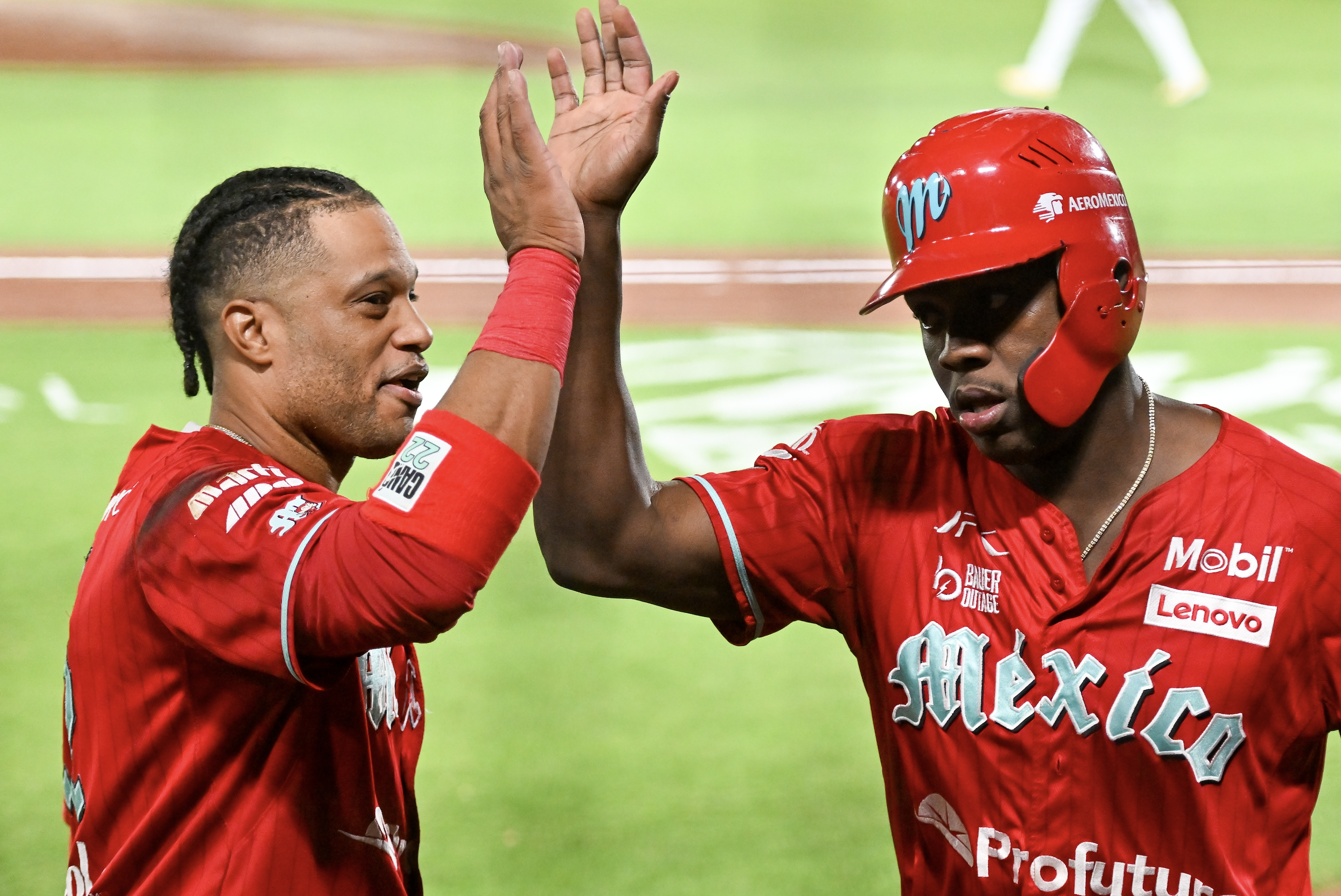 Pericos resiste amenaza roja y gana su primer duelo de la serie 