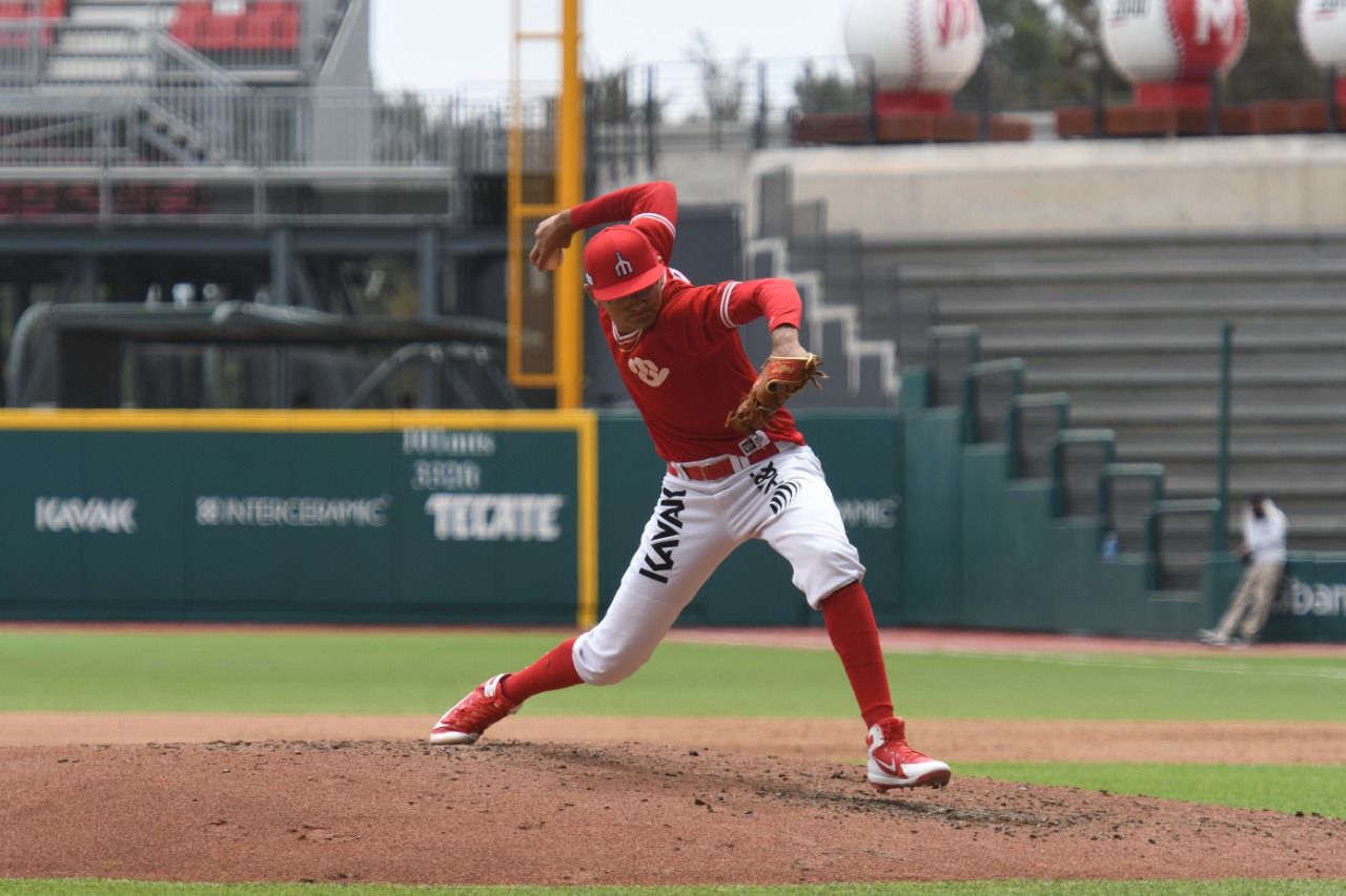 PITCHERS JEFFRY NIÑO Y BERNARDO FLORES JR, NUEVOS REFUERZOS ESCARLATAS