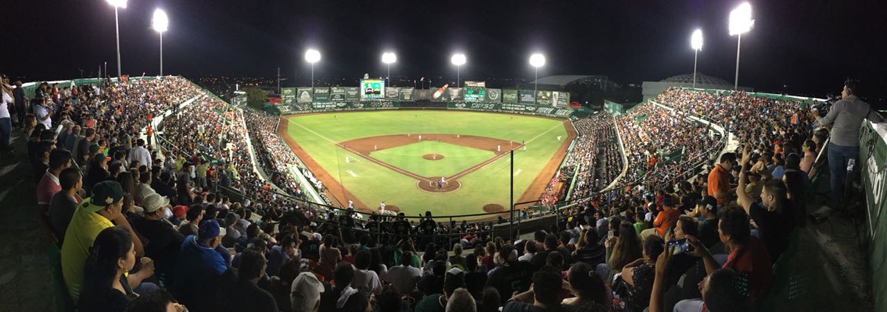 LEONES ASEGURÓ LA SERIE AL GANAR 8-2 