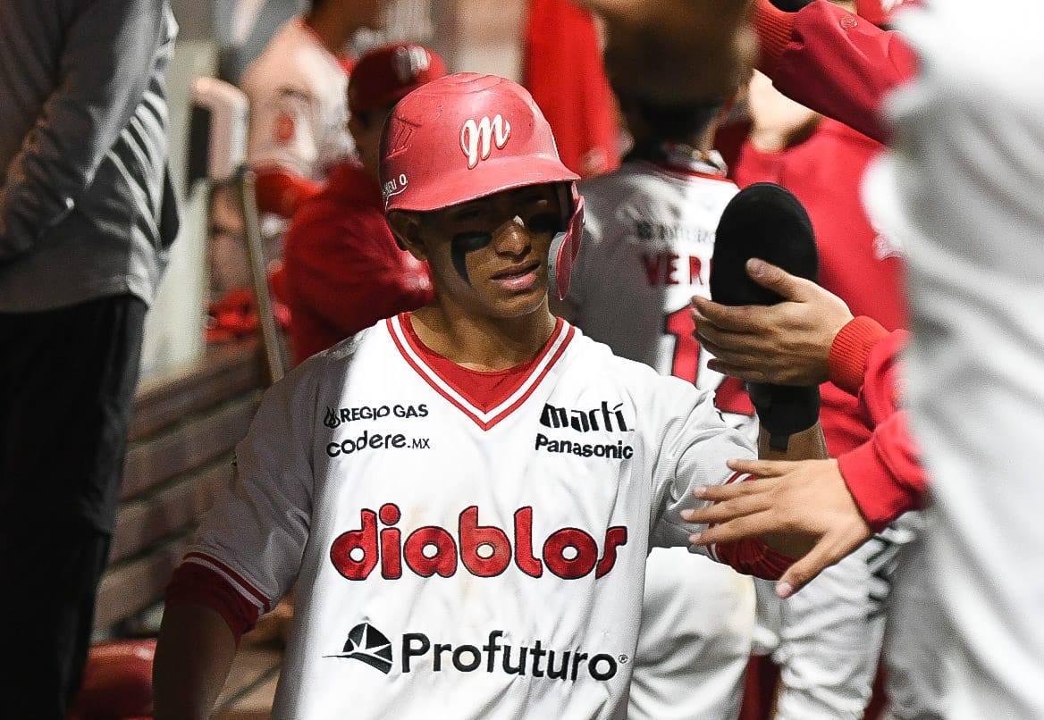 OMAR ZELENY, CAMPEÓN DE BASES ROBADAS EN LA LIM