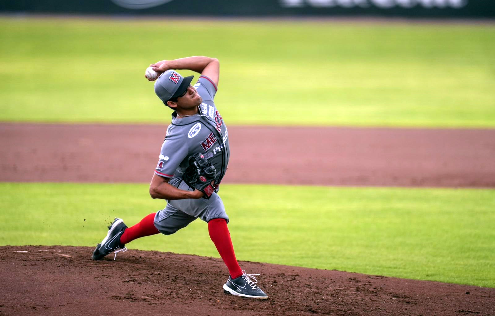 “UNA BUENA MANERA DE REGRESAR AL EQUIPO”: BERNARDO FLORES, PITCHER ABRIDOR