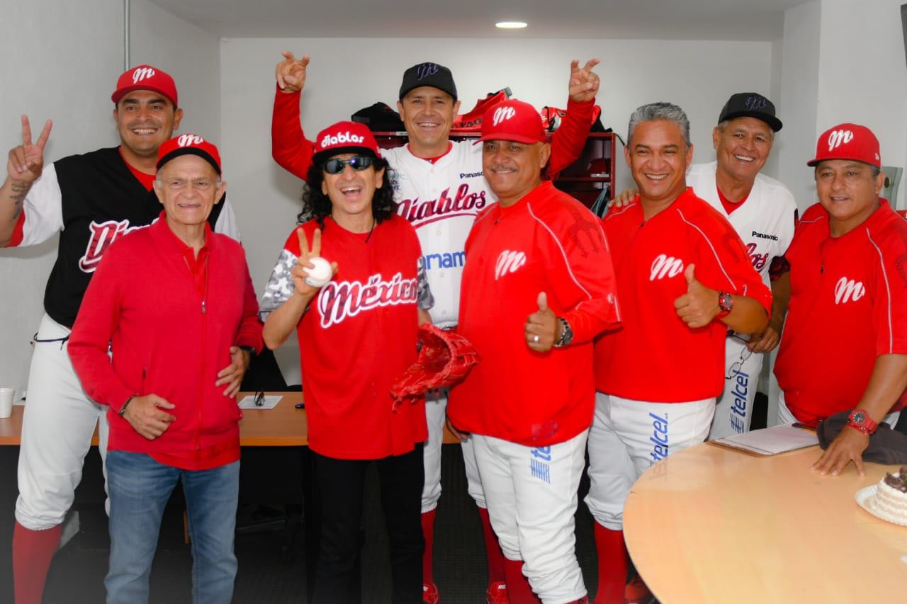 ALEX LORA INVITADO DE HONOR A LANZAR LA 1RA BOLA EN EL PERICOS VS DIABLOS