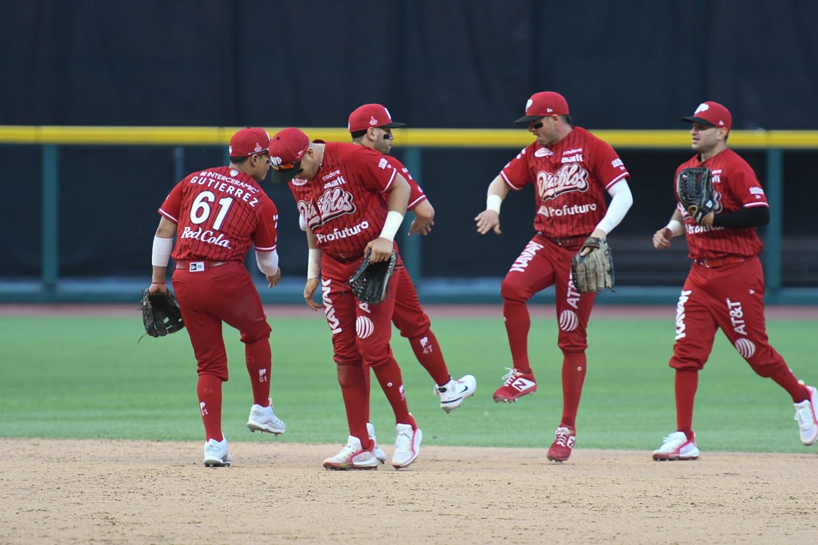CON GRAN PITCHEO, DIABLOS VENCE A LOS MARIACHIS