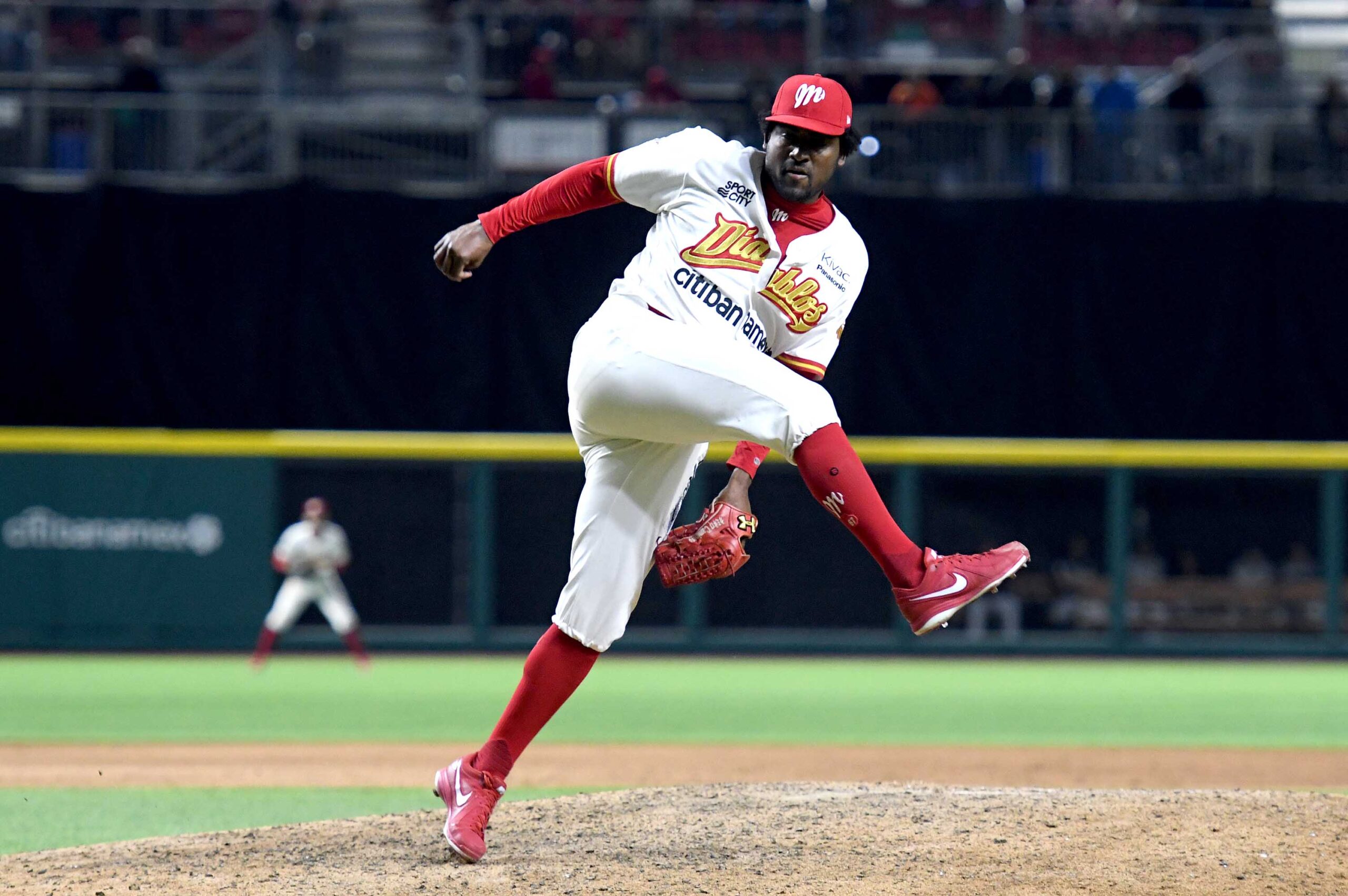 Arquímedes Caminero vuelve a Diablos Rojos en 2021