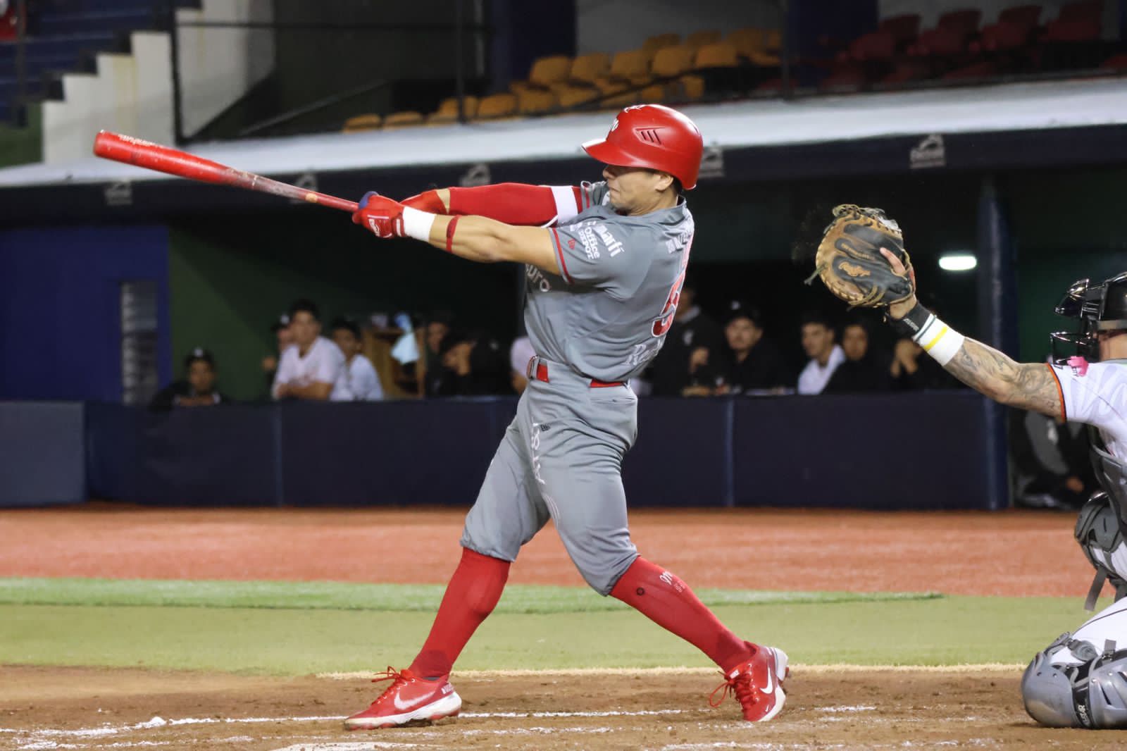 DIABLOS LOGRA SU PRIMERA BARRIDA EN LA LIGA INVERNAL