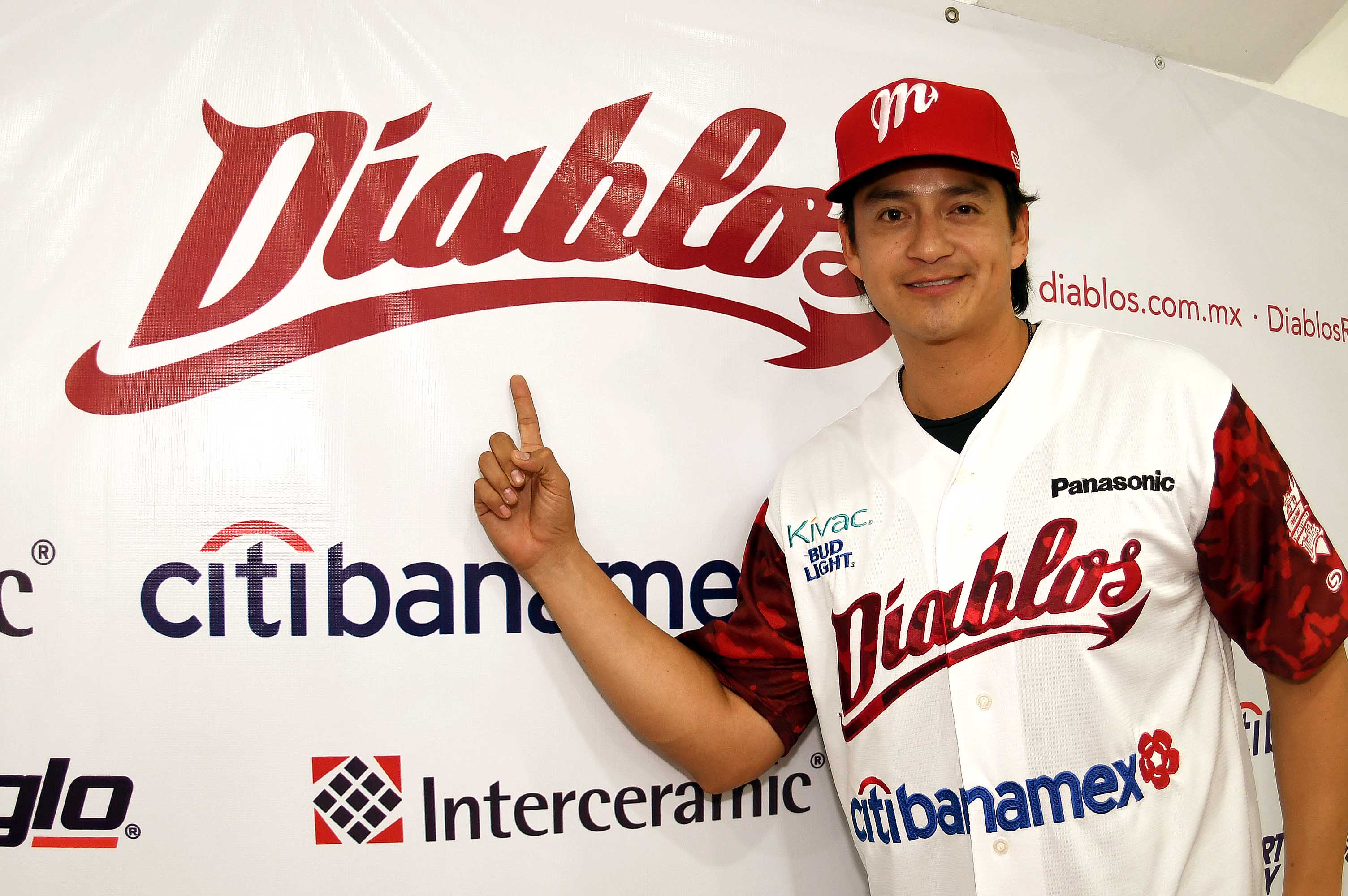 LOS DIABLOS ROJOS PRESENTAN AL LANZADOR LUIS ALONSO MENDOZA