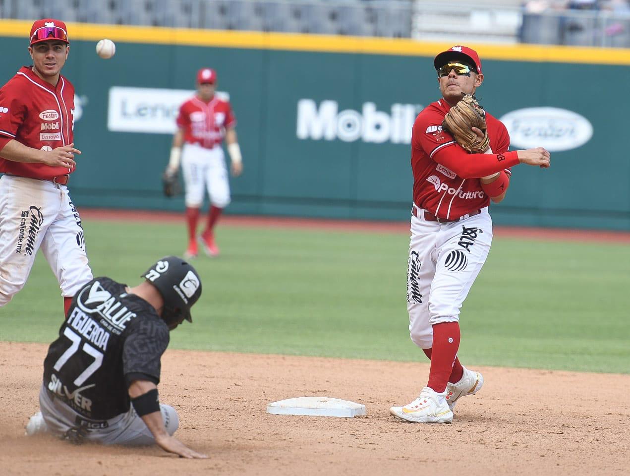 DIABLOS BARRE A MARIACHIS EN TARDE DE SEIS DOBLE PLAYS