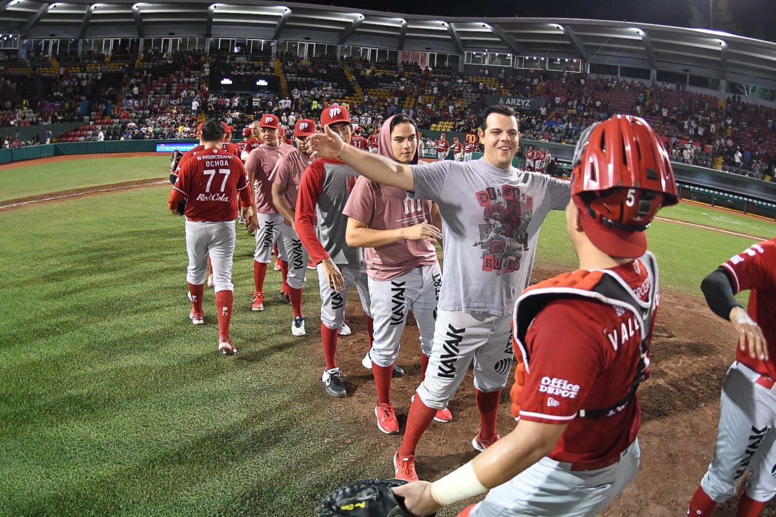 DIABLOS ROJOS, CON DOS GRAND SLAMS, APALEA A EL ÁGUILA