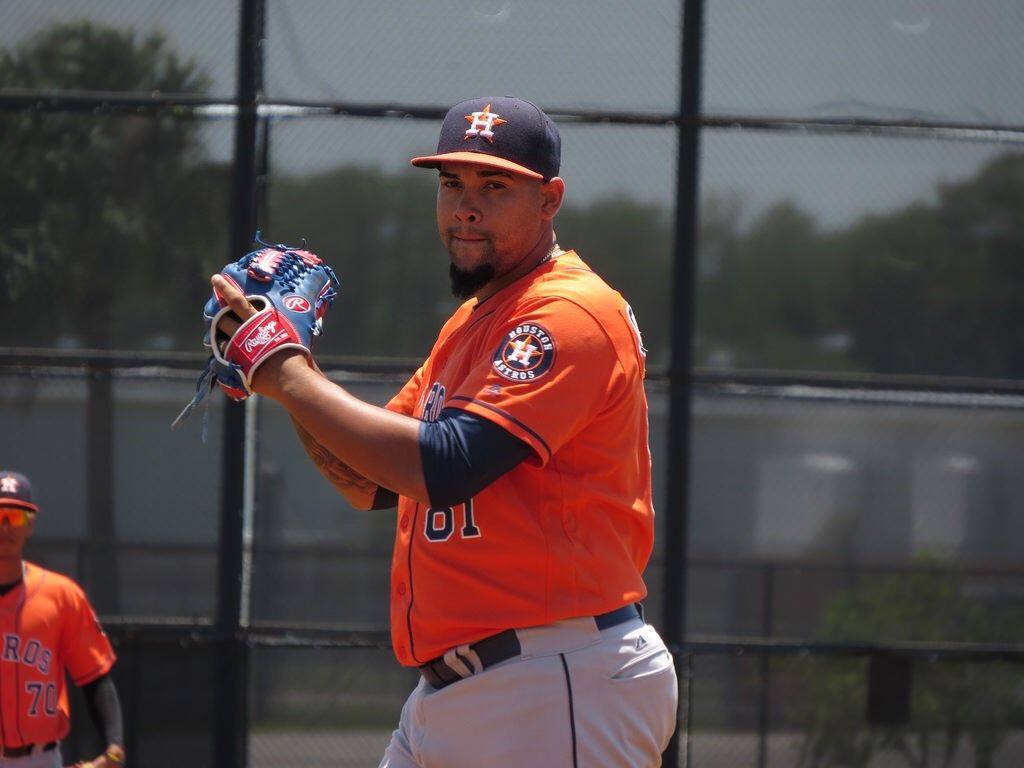 EL LANZADOR CUBANO YOANYS QUIALA SE UNE A LOS DIABLOS ROJOS