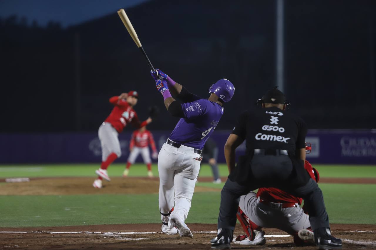 DIABLOS LLEGA A 5 VICTORIAS AL HILO AL VENCER A CONSPIRADORES EN SEGUNDO JUEGO RECORTADO POR LA LLUVIA