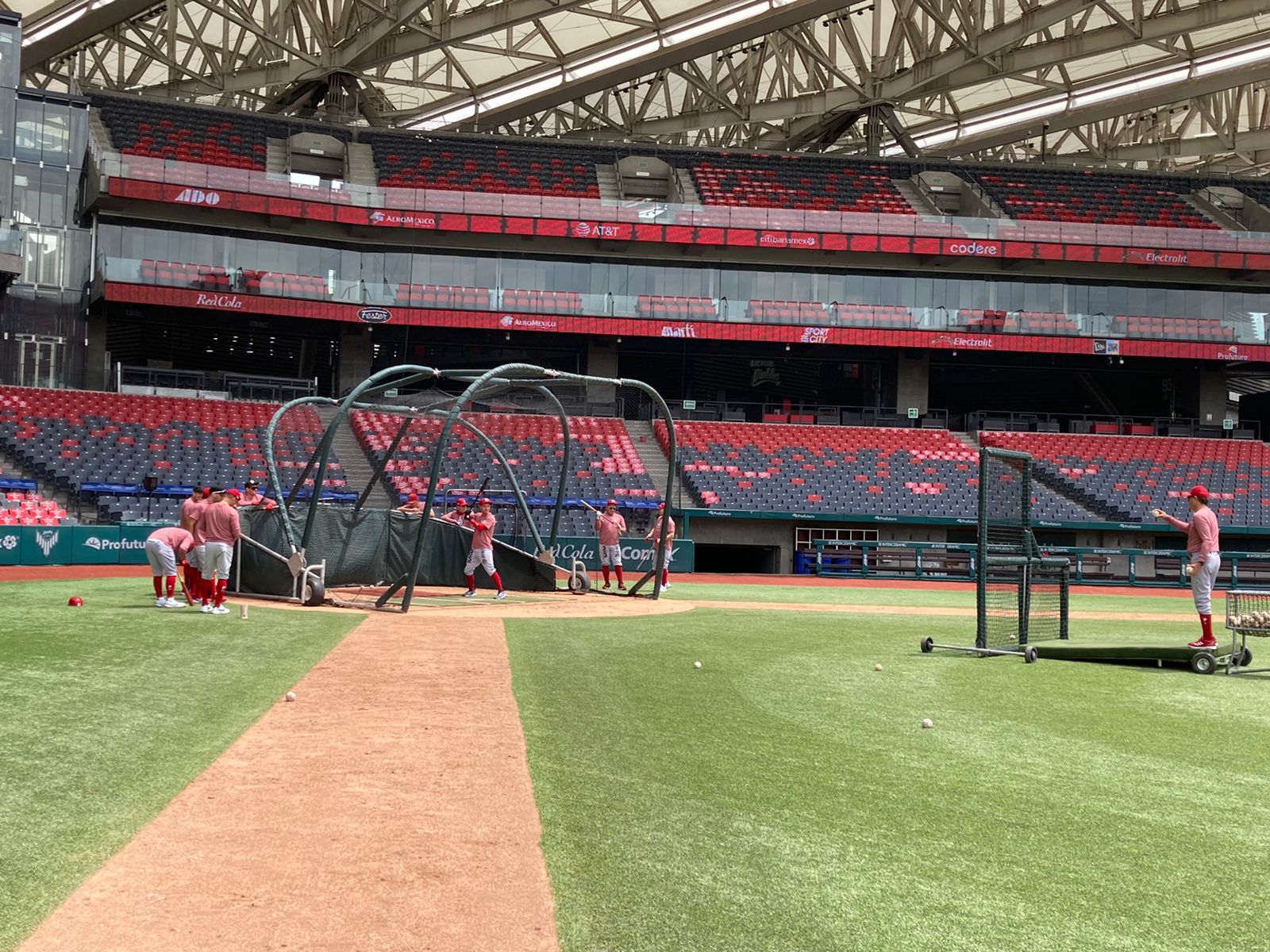 “Bateamos para ganar”: Carlos Sievers, coach de bateo de los Diablos Rojos