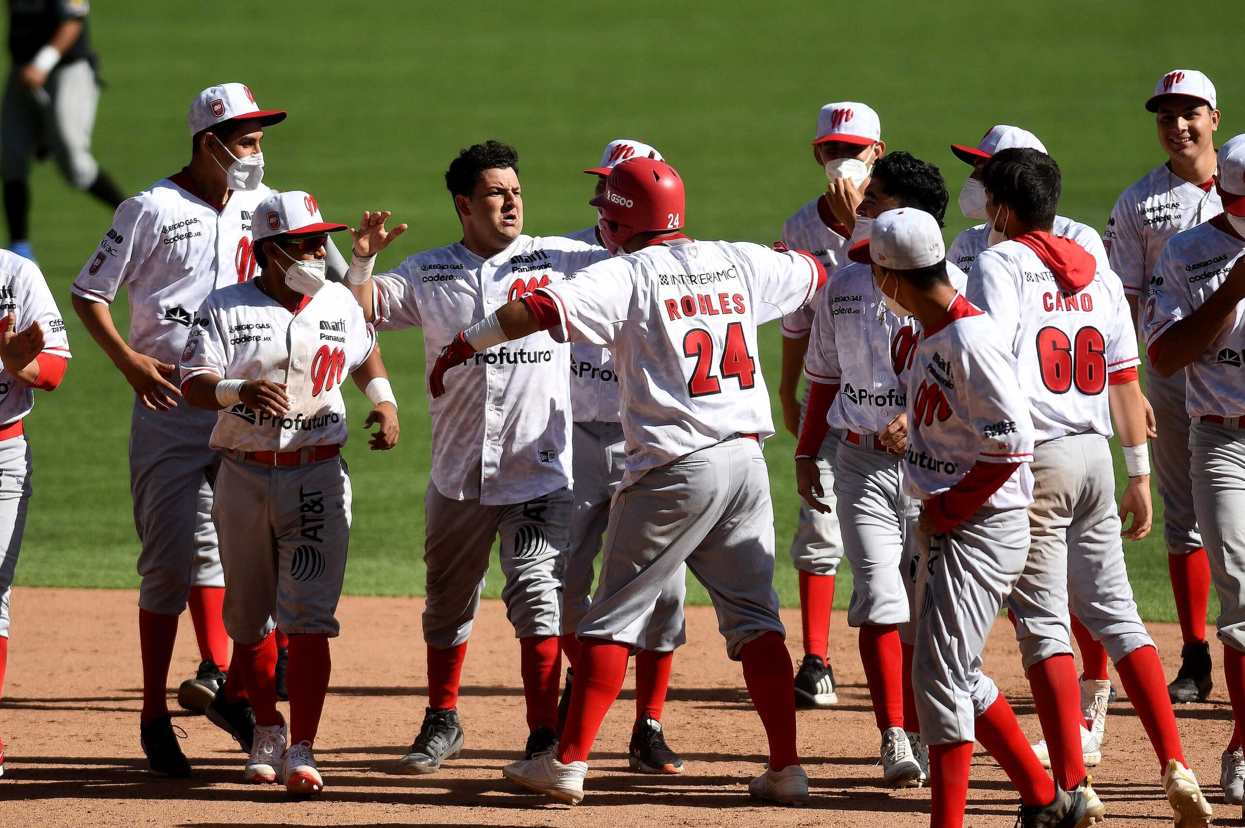 DANIEL FERNÁNDEZ SE QUEDÓ CON LA SERIE 2-1 DEJANDO EN EL TERRENO A SU RIVAL