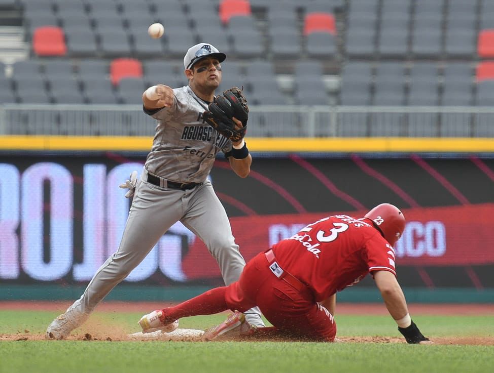 Rieleros ganó el domingo y se lleva la serie