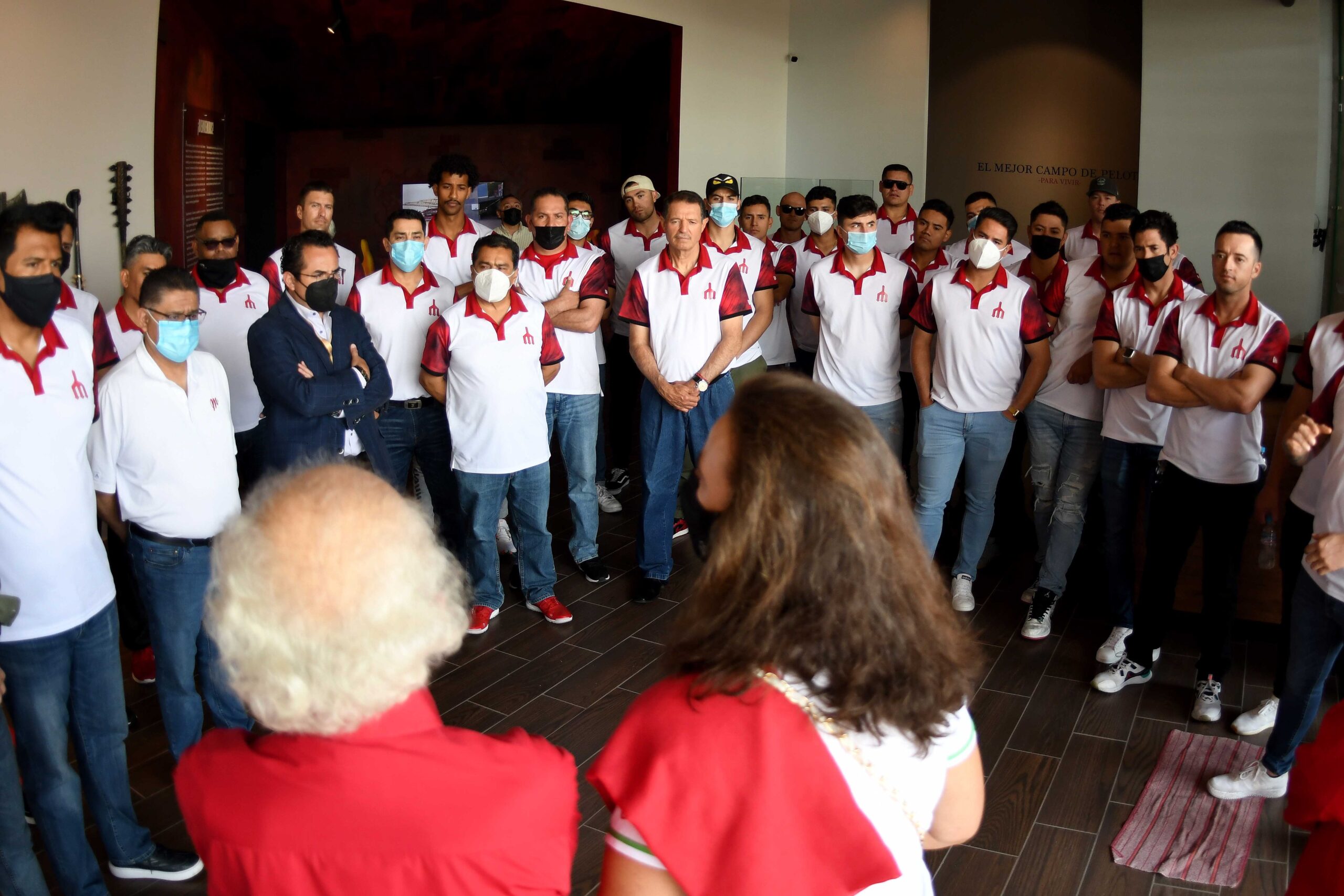 DIRECTIVA, CUERPO TÉCNICO Y JUGADORES VISITAN EL “MUSEO DIABLOS