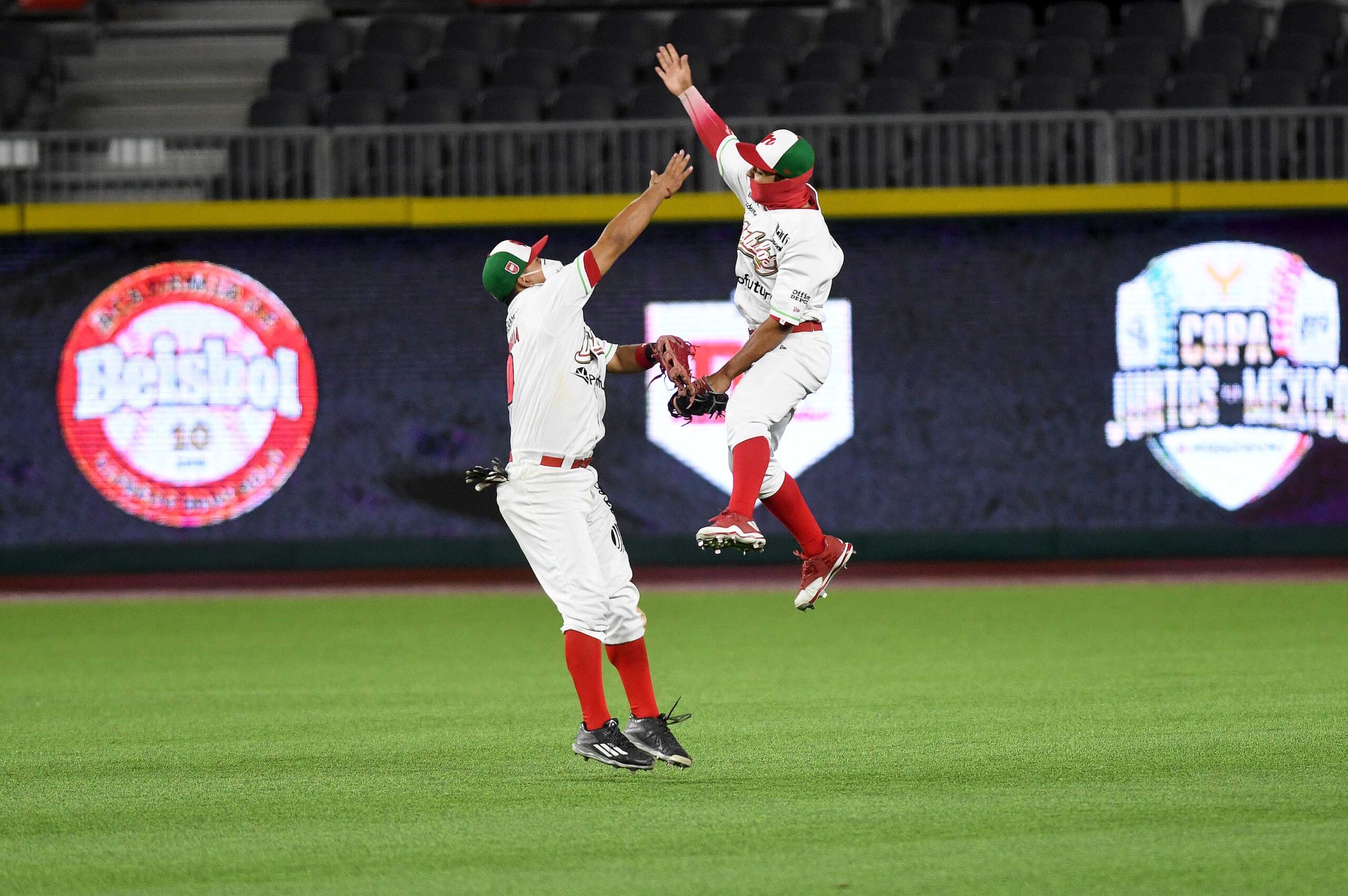 EL EQUIPO JOSÉ LUIS SANDOVAL EMPATÓ LA SERIE AL GANAR 6-4