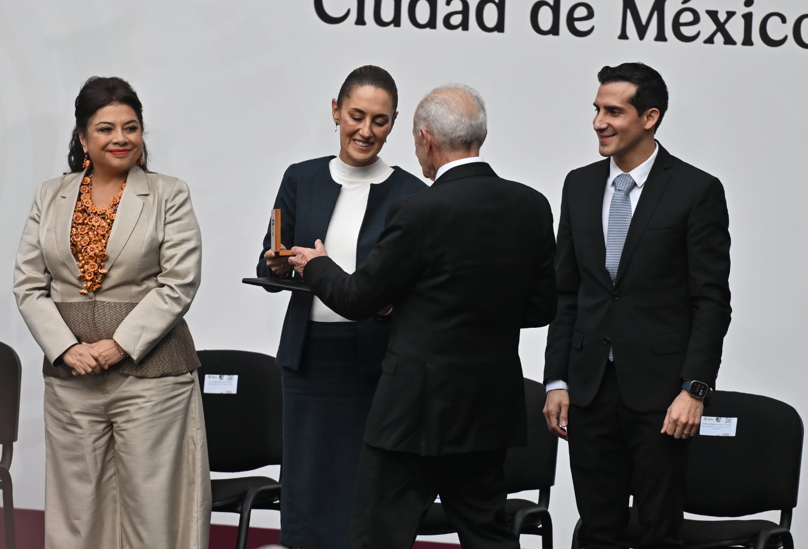 FUNDACIÓN ALFREDO HARP HELÚ RECIBE EL PREMIO NACIONAL AL DEPORTE 2024