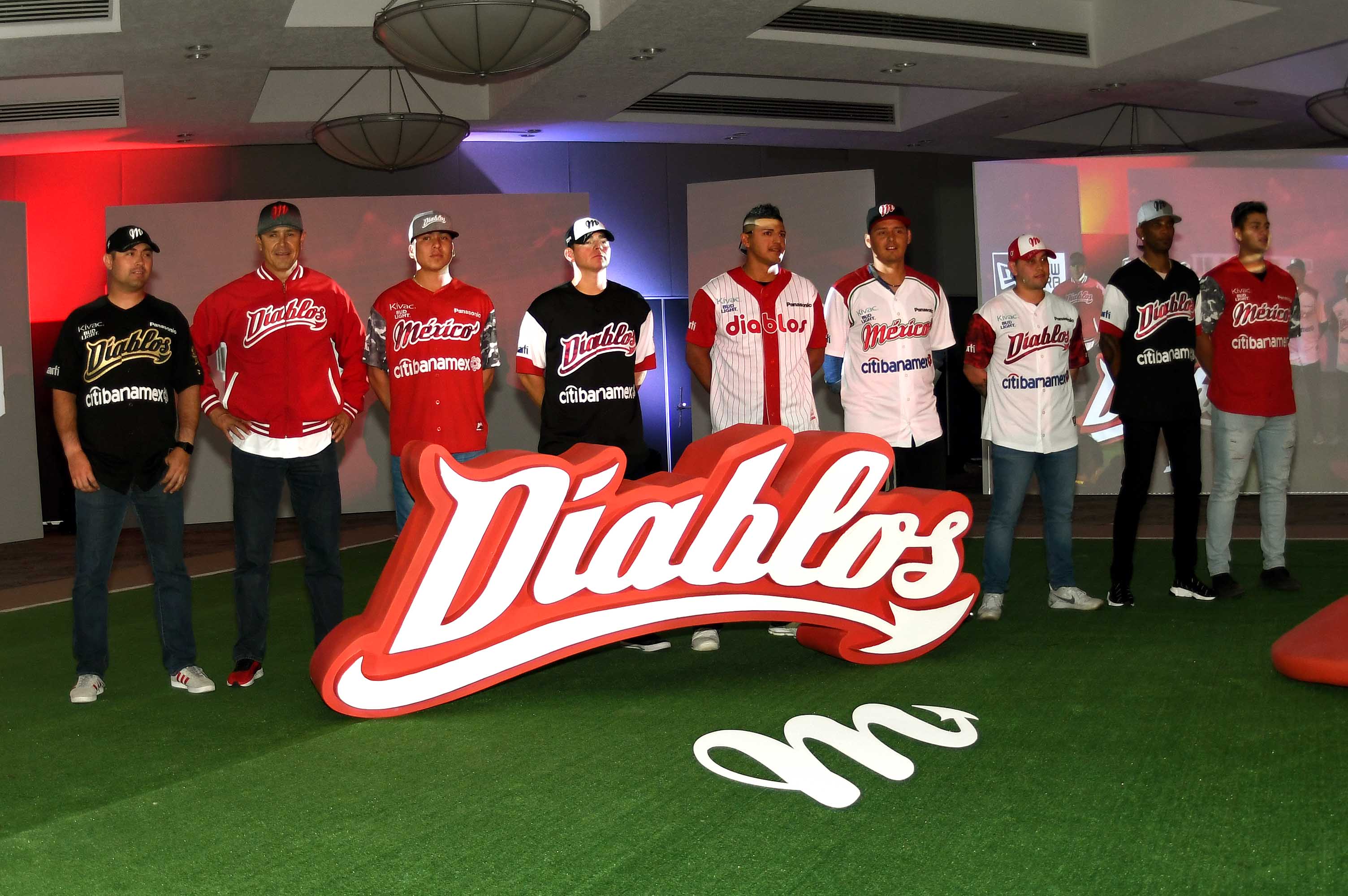 FUERON PRESENTADOS UNIFORMES Y GORRAS DE LOS DIABLOS ROJOS PARA EL 2018
