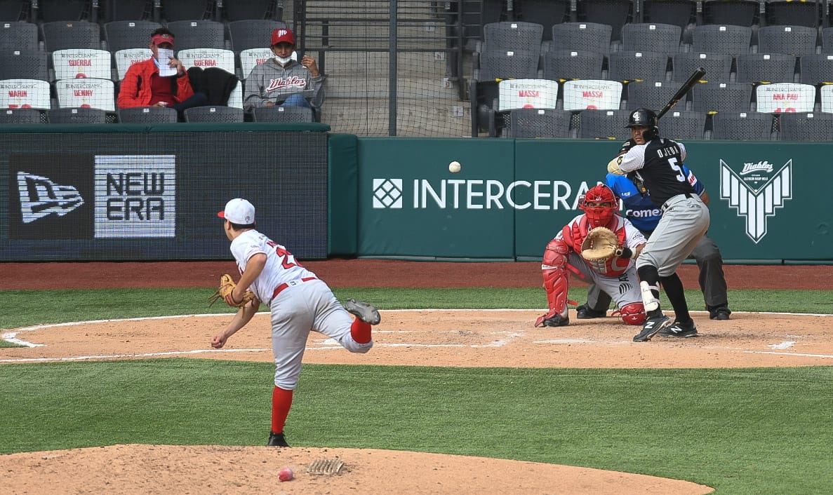 VÍCTOR BUELNA LANZÓ PELOTA DE DOS HITS  Y ALFREDO ORTIZ SE LLEVÓ EL 1RO DE LA SERIE