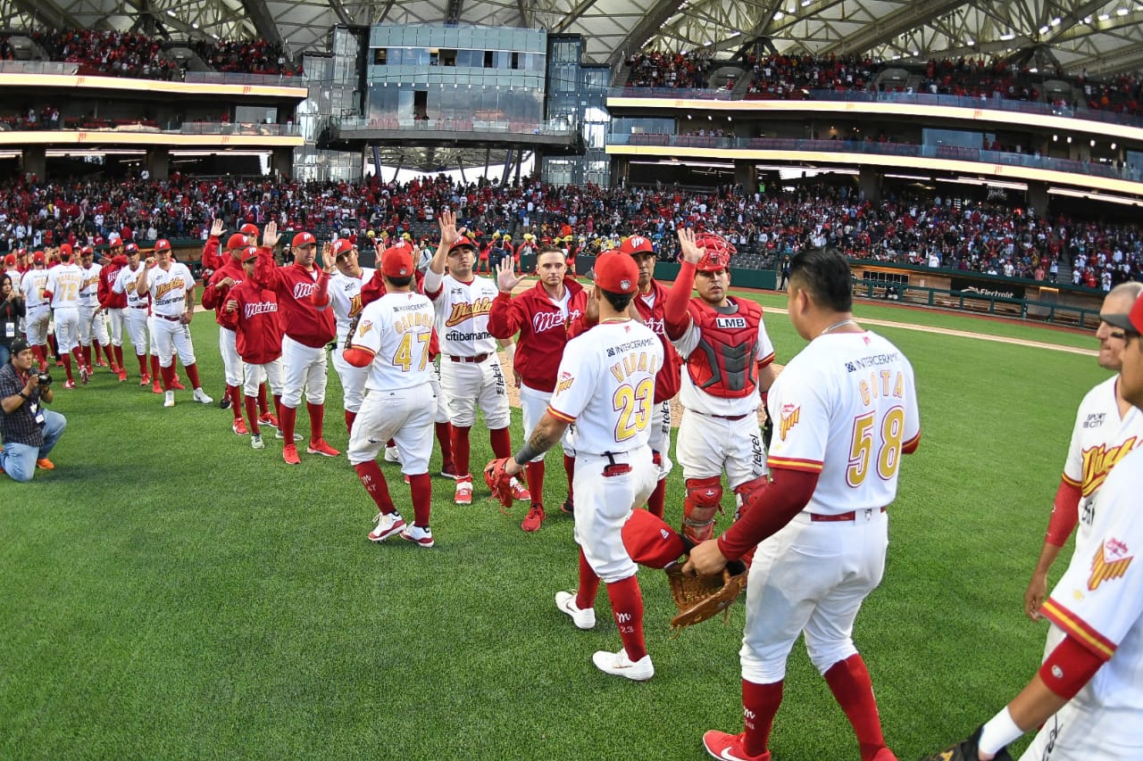 ESTUVO LA LEÑA BARATA EN EL ESTADIO ALFREDO HARP HELÚ 