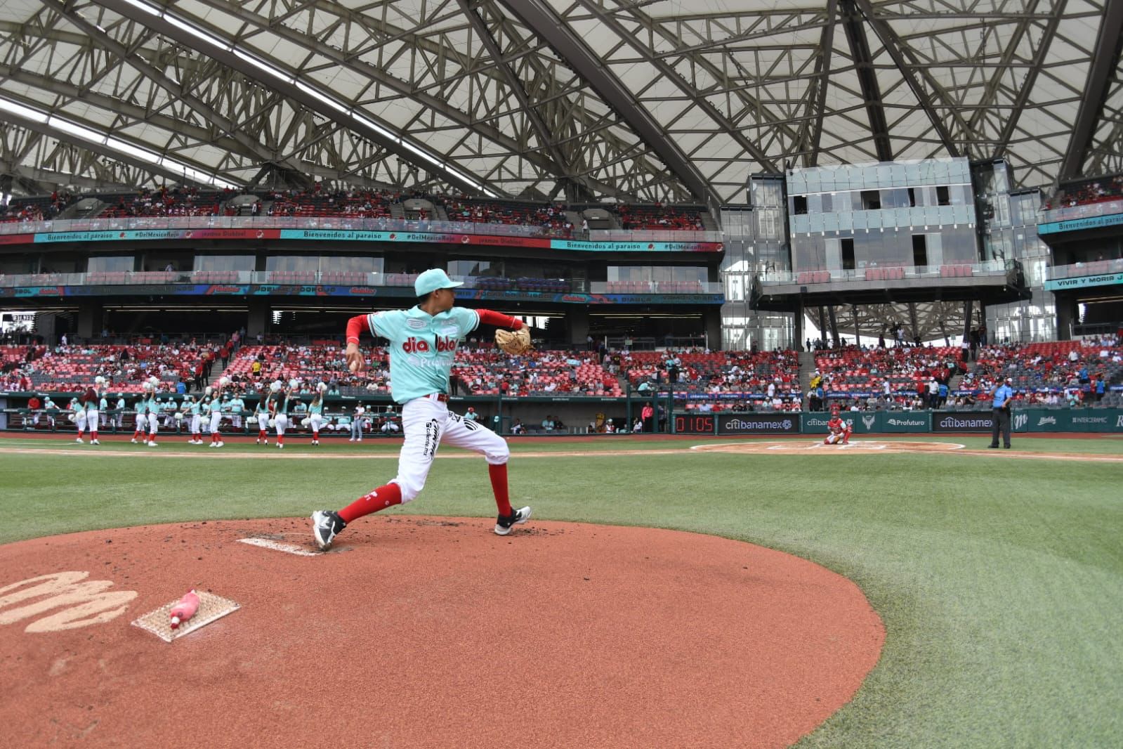 DIABLOS ASEGURA LA SERIE FRENTE A MARIACHIS AL GANAR 5-3