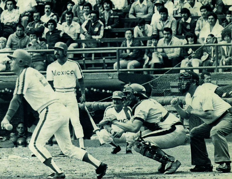 HÉCTOR ESPINO DEBUTÓ CON EL MÉXICO EL 25 DE MARZO DE 1981