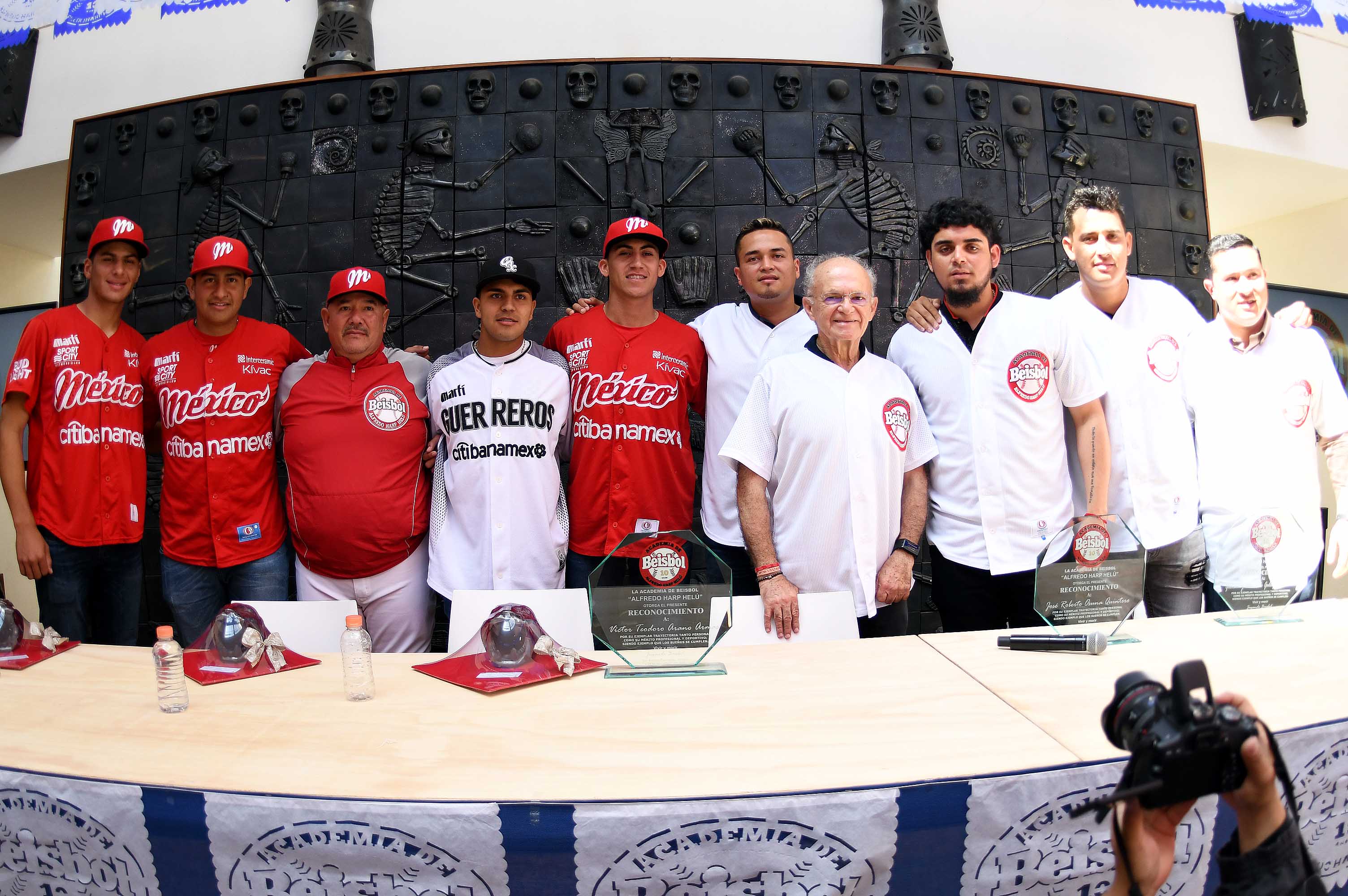 LA ACADEMIA DE BEISBOL ALFREDO HARP ESTÁ DE FIESTA