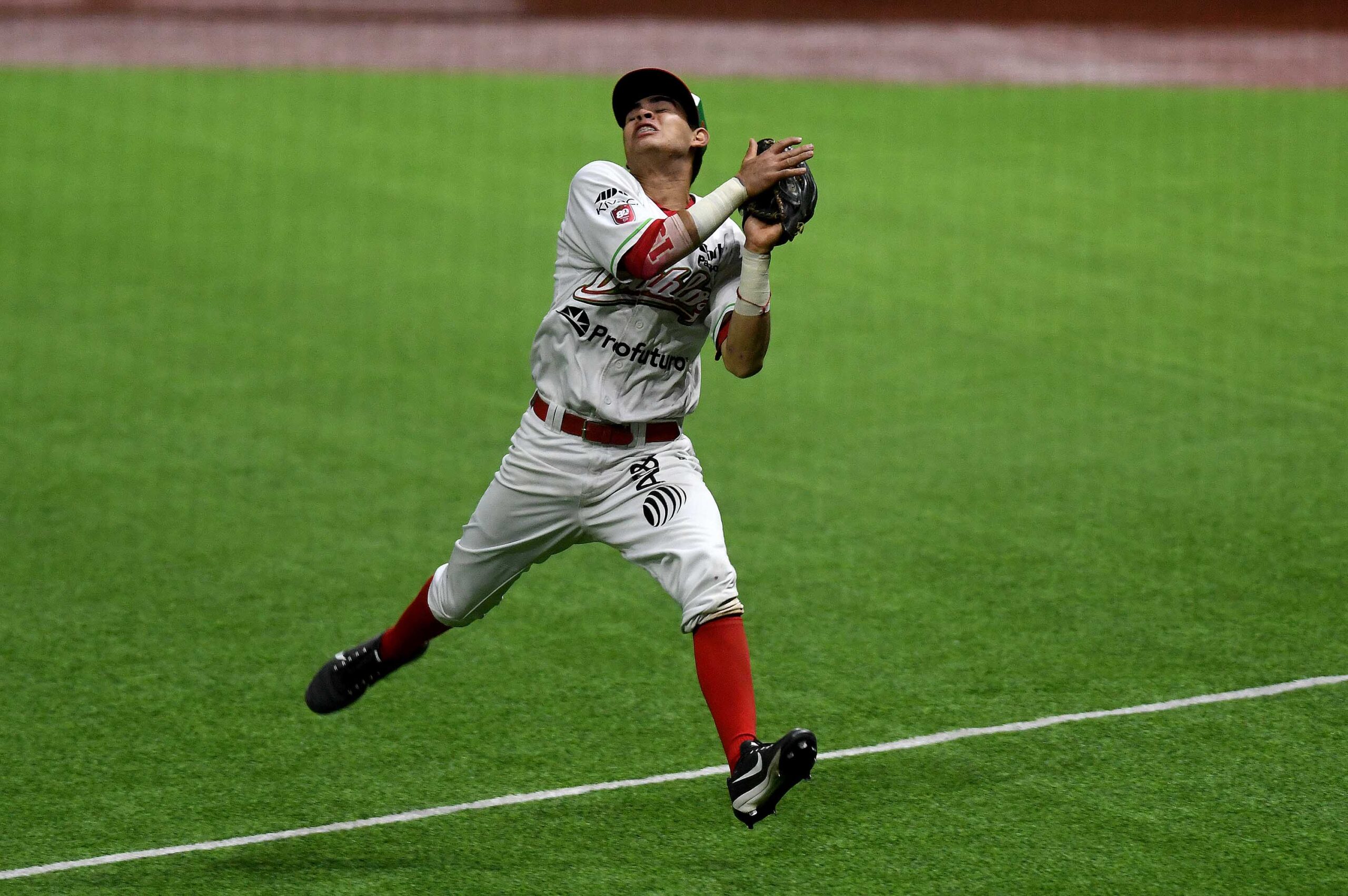 NELSON BARRERA GANA Y SUBE AL 3ER LUGAR