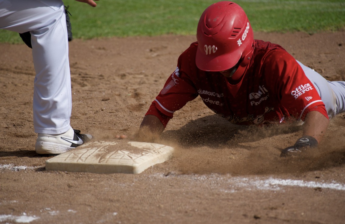 DIABLOS ROJOS VENCE  PERICOS POR PIZARRA DE 10-7