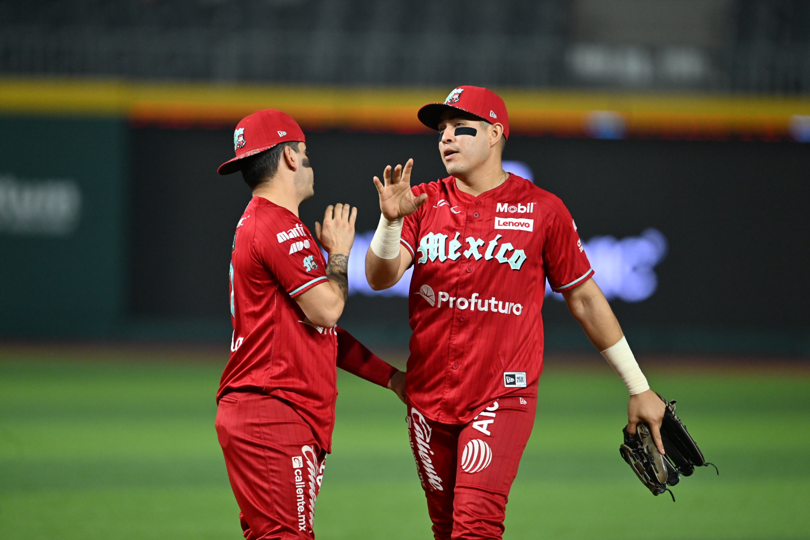 DIABLOS LLEGA A 10 TRIUNFOS AL HILO AL APALEAR 17-9 A PERICOS EN EL PRIMERO DE LA SERIE