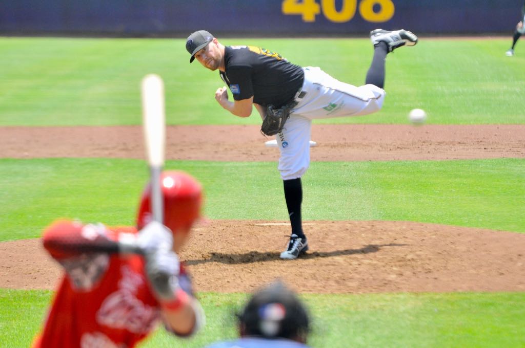 EN GRAN DUELO DE PITCHEO, PERICOS GANÓ 1-0