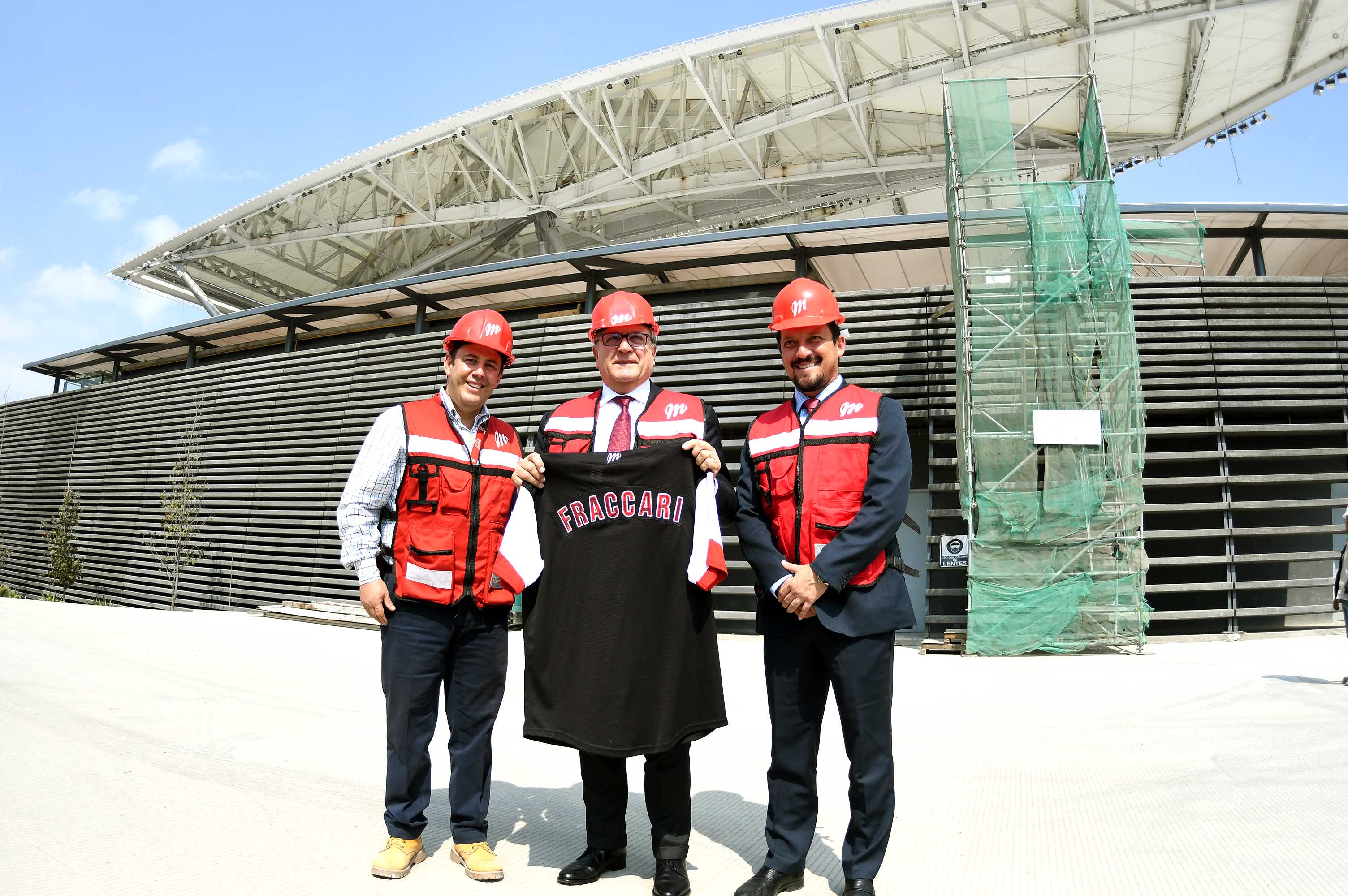 RICCARDO FRACCARI PRESIDENTE DE WBSC, QUEDÓ GRATAMENTE SORPRENDIDO POR EL ESTADIO ALFREDO HARP HELÚ 