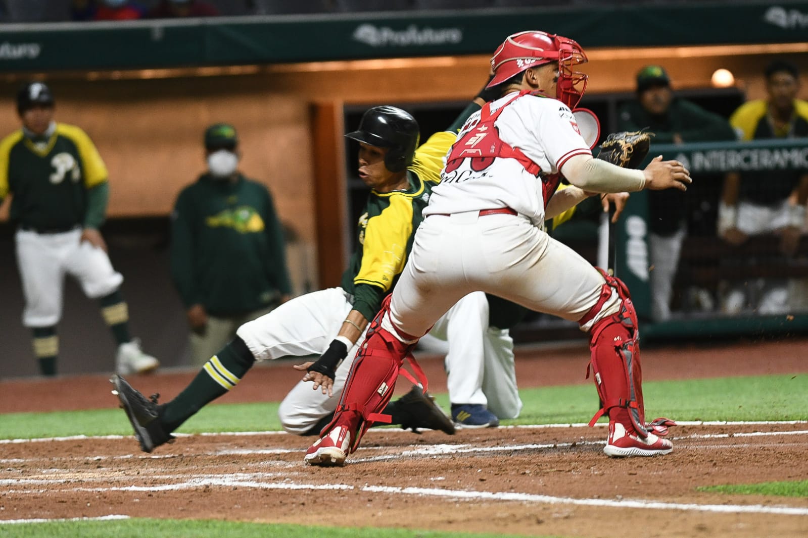 DIABLOS ROJOS PIERDE EL INVICTO EN LA LIM
