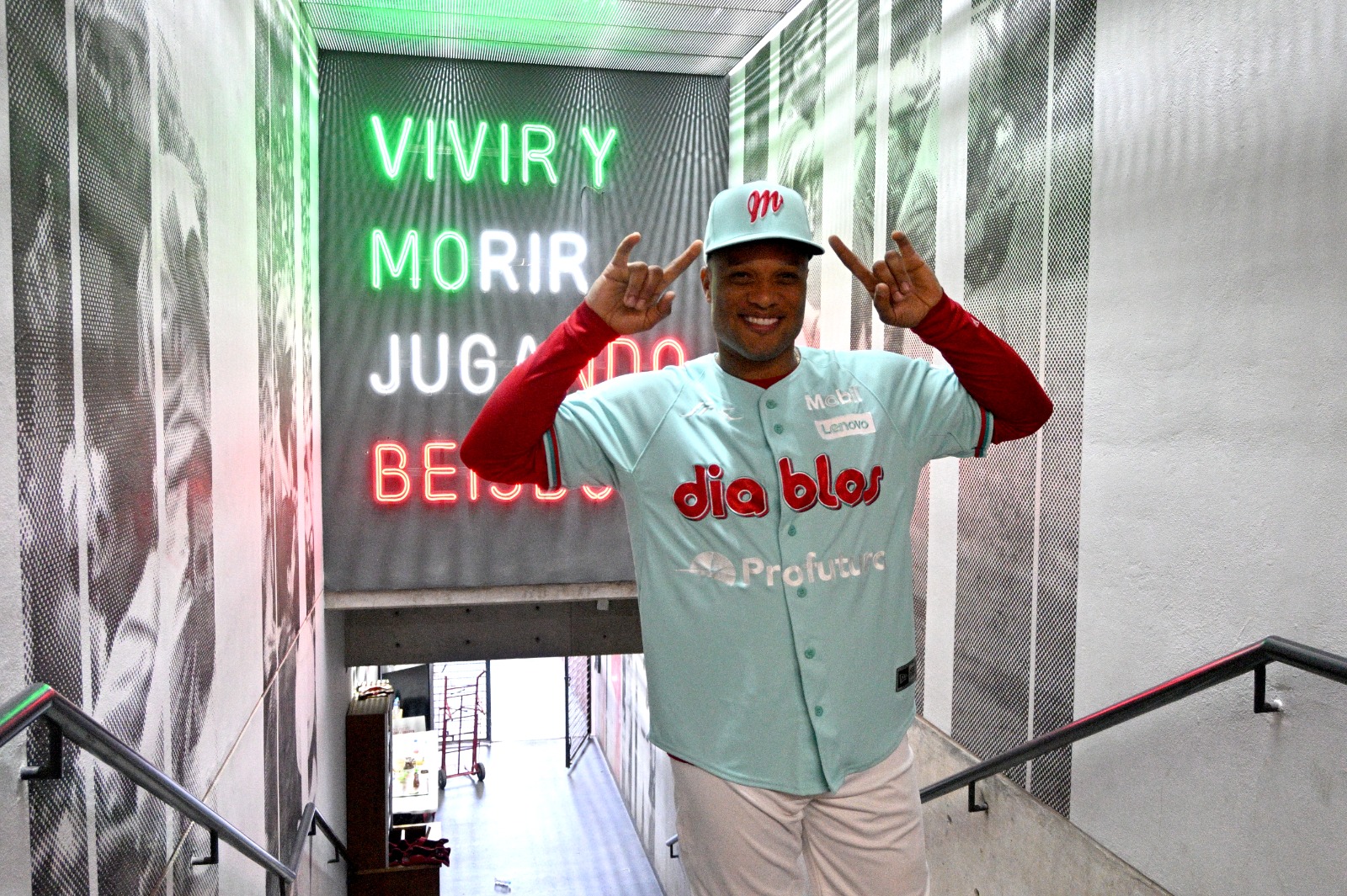 DIABLOS ROJOS PRESENTA A ROBINSON CANÓ
