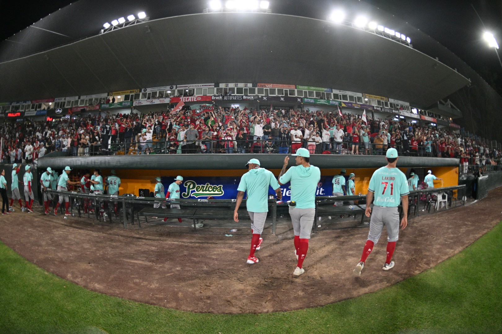 Con gran tarde del relevo y bateo oportuno, Diablos Rojos barre a Pericos