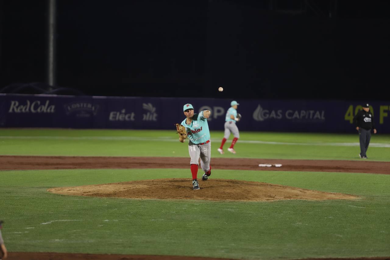 DIABLOS LOGRA CUARTA VICTORIA AL HILO AL VENCER A CONSPIRADORES EN JUEGO RECORTADO POR LLUVIA