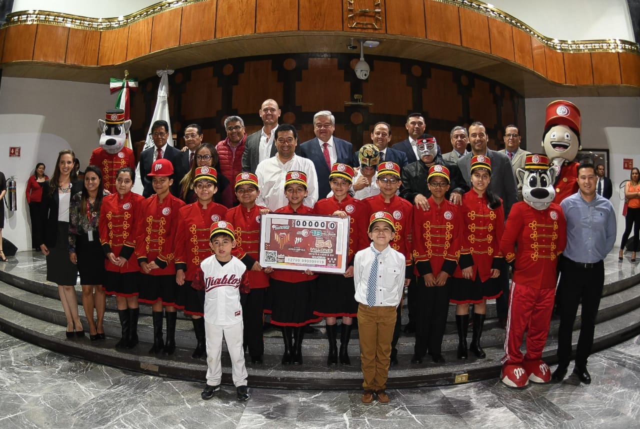 SE REALIZÓ EL SORTEO MAYOR DE LA LOTERÍA NACIONAL CONMEMORATIVO AL ESTADIO ALFREDO HARP HELÚ