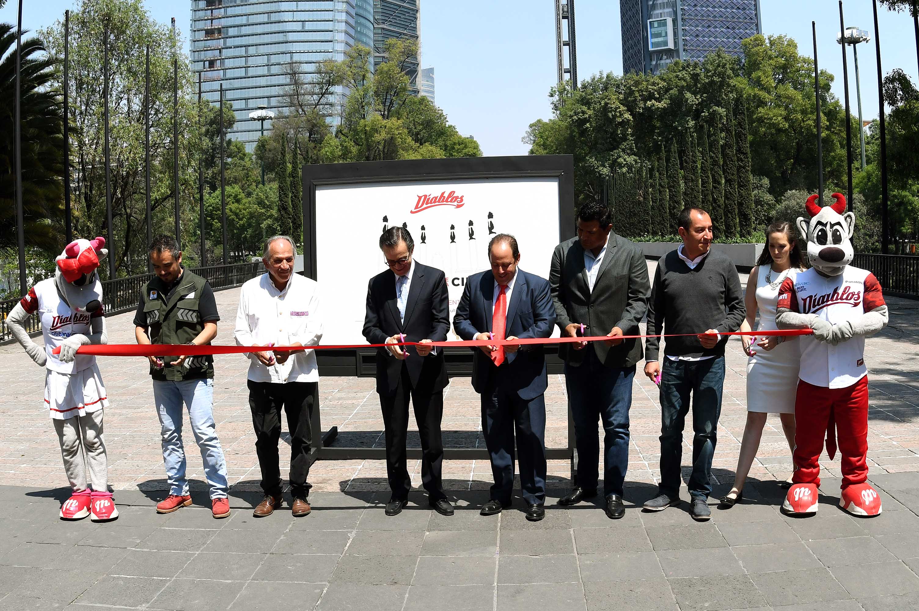 SE INAUGURÓ LA EXPOSICIÓN FOTOGRÁFICA: LA NOVENA DE LA CIUDAD