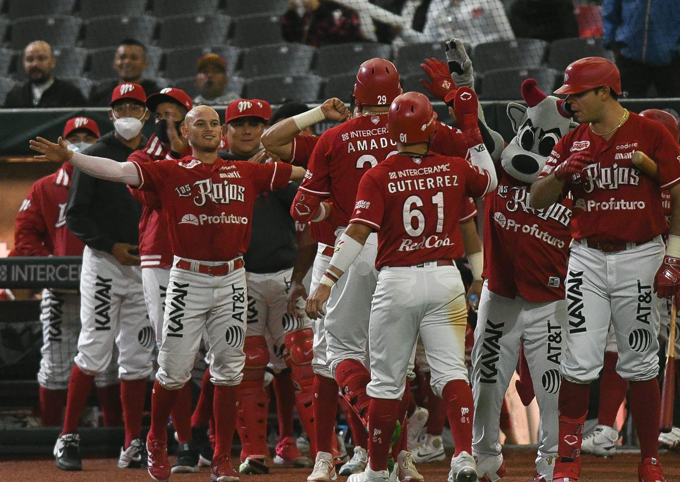 DIABLOS REGRESA A CASA Y VENCE A LOS TOROS