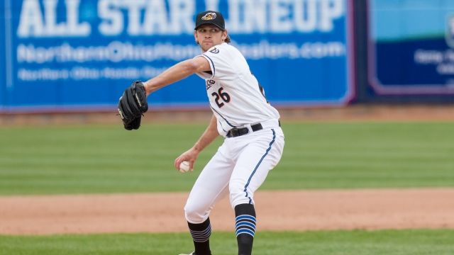EL RELEVISTA GRANT SIDES SE UNE A LOS DIABLOS ROJOS