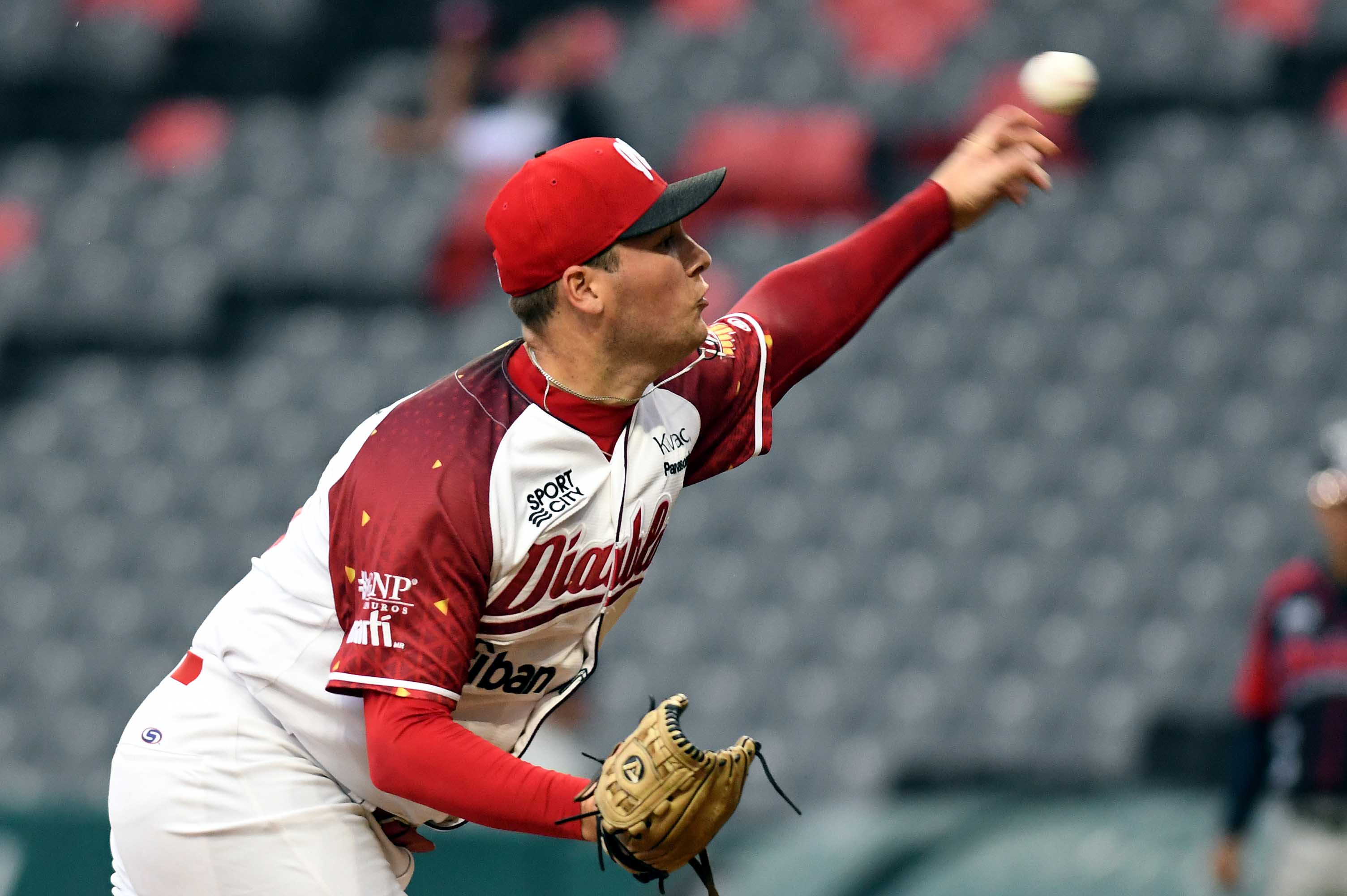 TOROS FRENTE A DIABLOS ROJOS,  EN EL ALFREDO HARP HELÚ
