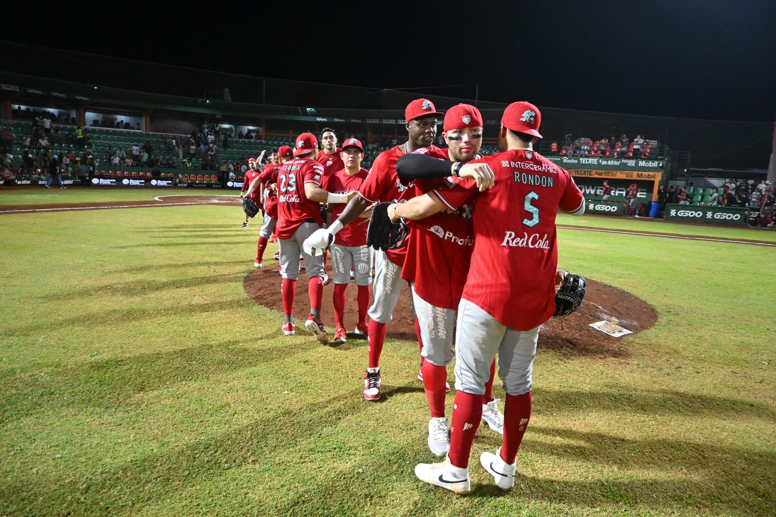 DIABLOS CIERRA CAMPAÑA CON UNA BARRIDA SOBRE LEONES