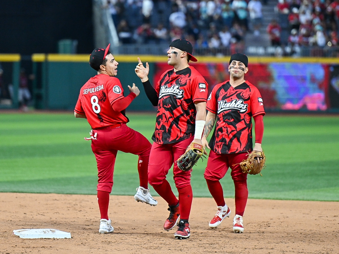 DIABLOS Y TREVOR BAUER GANAN EN LA FIESTA DE ‘STAR WARS’ EN EL ESTADIO HARP