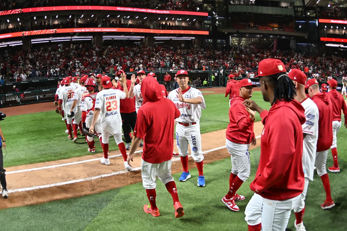 ARTURO LÓPEZ SE DESPIDE EN CONTUNDENTE VICTORIA DE LOS DIABLOS EN EL JUEGO INAUGURAL