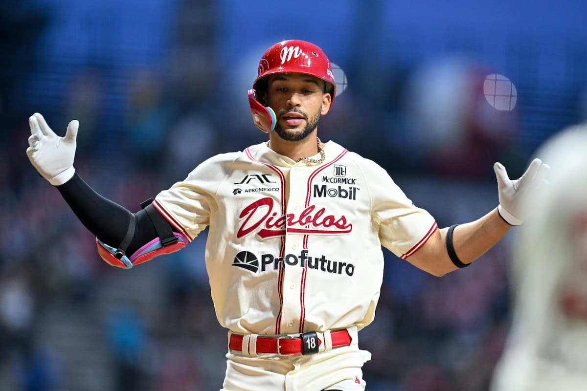 LUIS LIBERATO FIRMA CON EQUIPO DE COREA