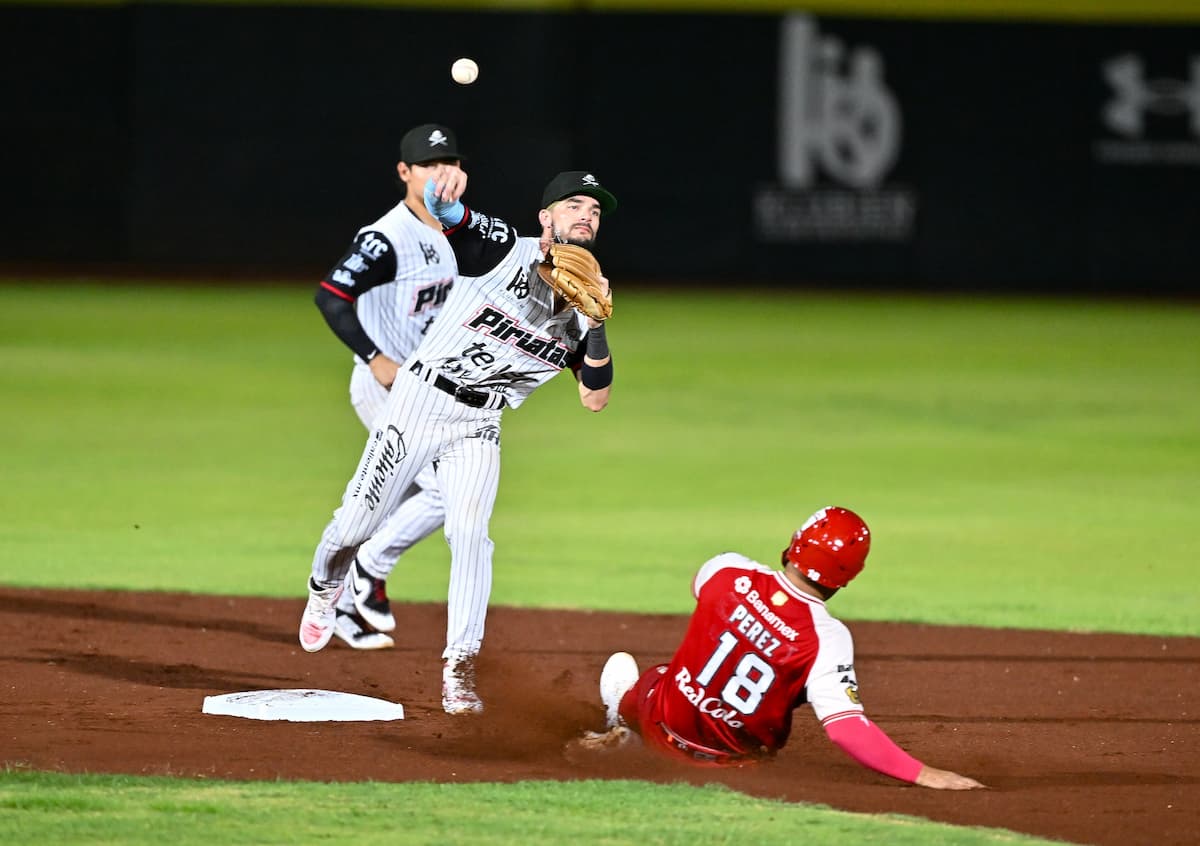 Piratas se lleva el tercer juego y toma ventaja en Serie de Campeonato