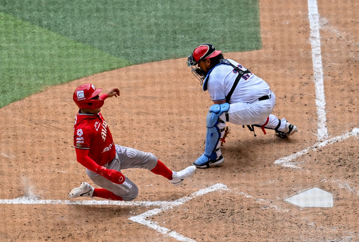 CON UNA TARDE EXPLOSIVA DEL BATEO, DIABLOS VENCE A EL ÁGUILA EN JORNADA SABATINA